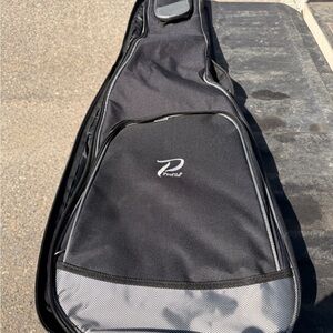 Profile PRDB100 Soft Dreadnought Guitar Case.